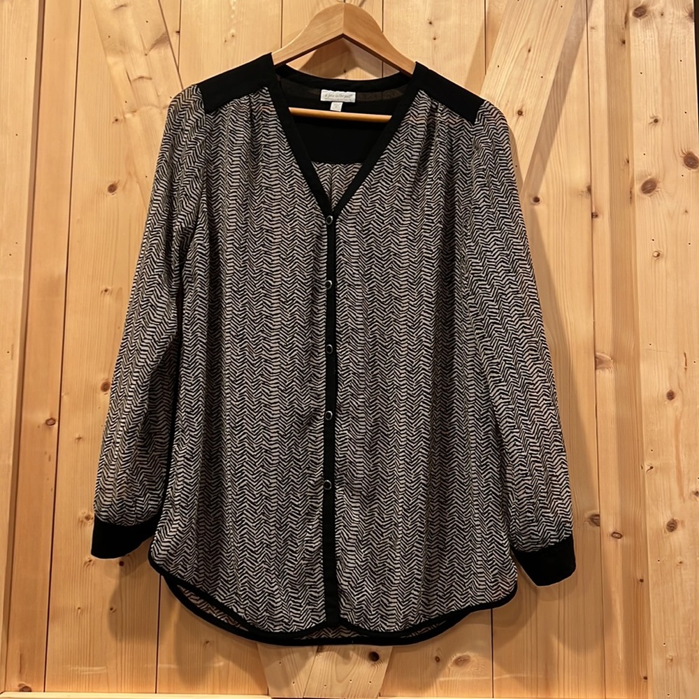 A Pea in the Pod Sheer Maternity Long Sleeve Button Down Top Size Medium